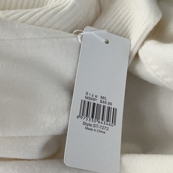 Snowflake New York Cream Color Turtleneck Tunic Sweater - Picture 10 of 10